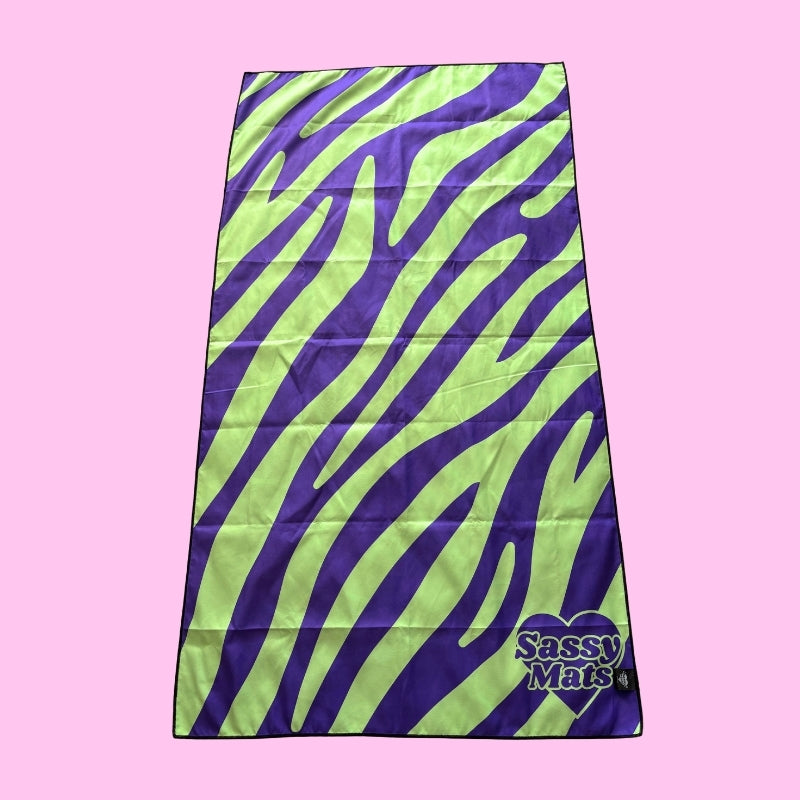 MAGIC 8 BALL REVERSIBLE TOWEL